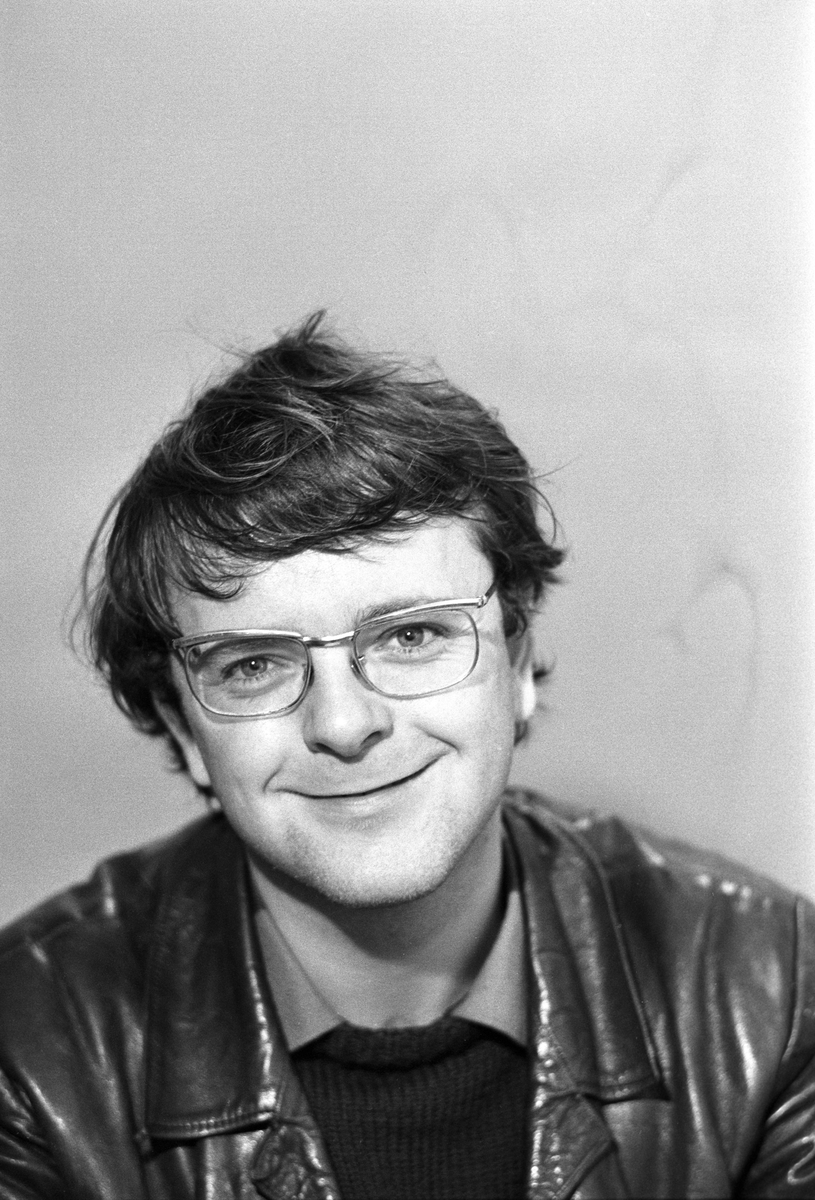 Portrett av lyriker Klaus Hagerup (23 år) i forbindelse med utgivelsen av hans første diktsamling.