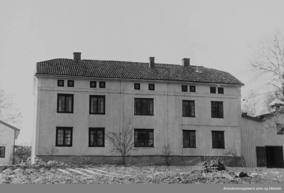 Abildsø. Nordre Abildsø gård. April 1947