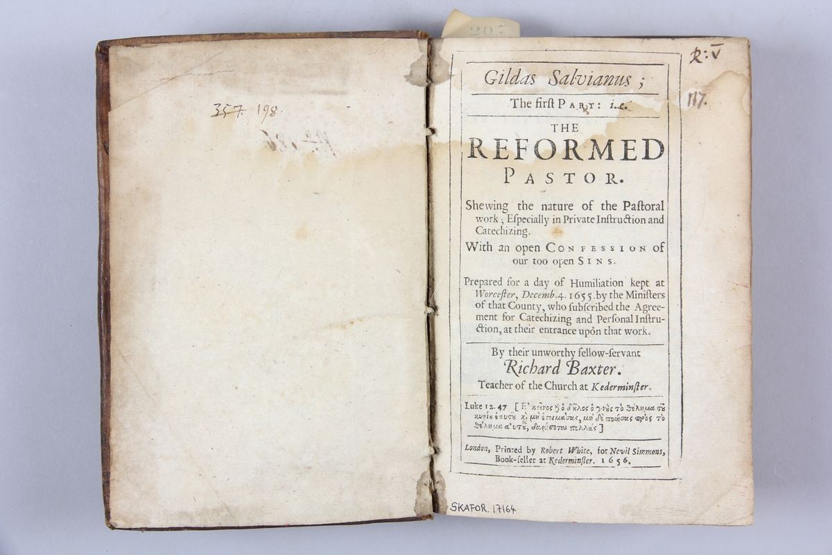 Bok, helfranskt band, "Gildas Salvianus, the reformed pastor", skriven av Richard Baxter, tryckt i London 1656.
Skinnband, rött skuret snitt. På ryggen etikett med samlingsnumret.