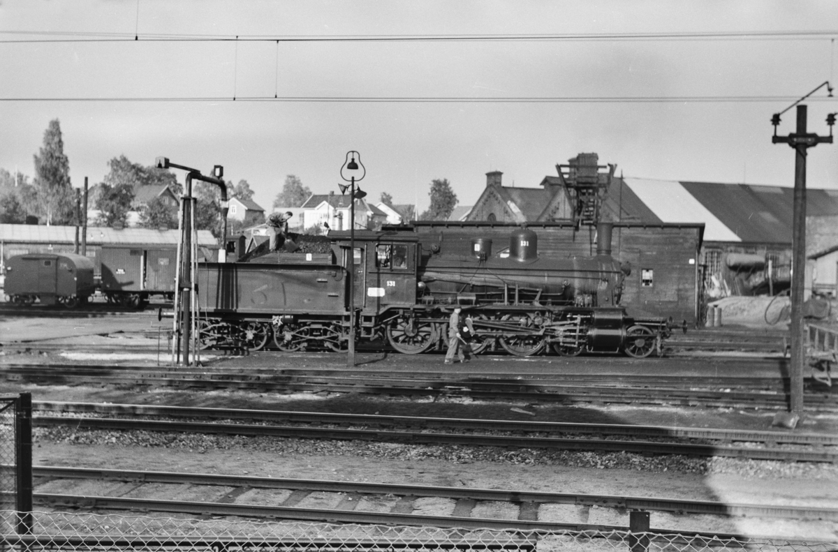 Damplokomotiv type 18c nr. 131 ved lokomotivstallen på Hamar stasjon.