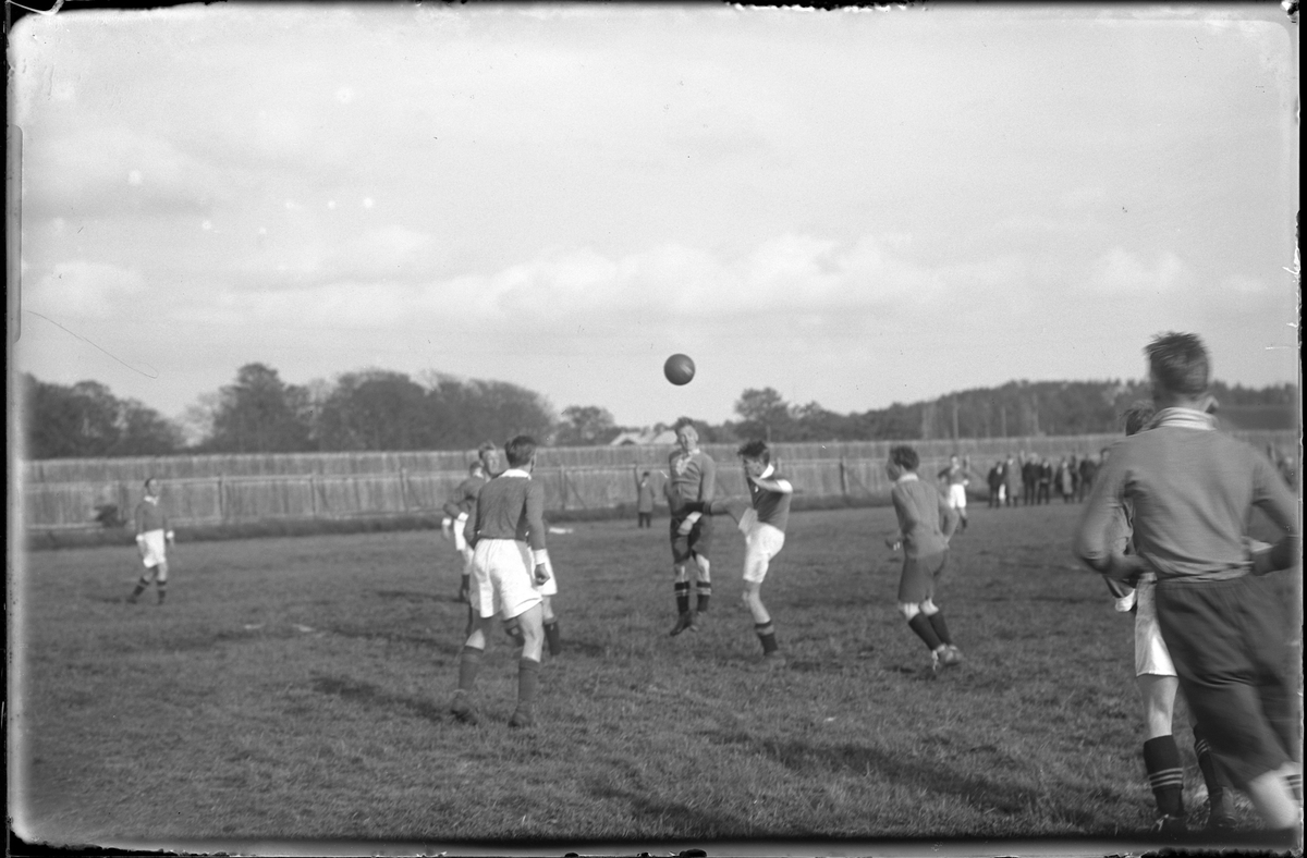 Fotbollsmatch mellan Trollhättan och AIF.
