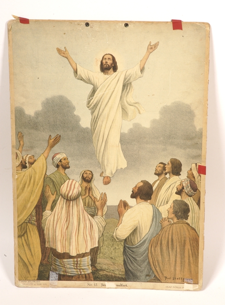 Jesus svever ovver bakken med armene hevet. Menneskemengde i forkant som tilber han,