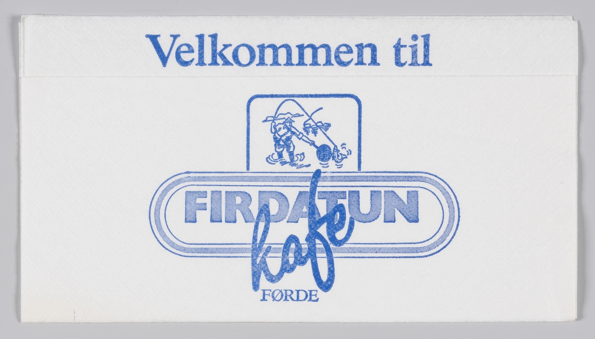 En lystfisker som fanger en fisk og en reklametekst for Firdatun kafe på Førde.