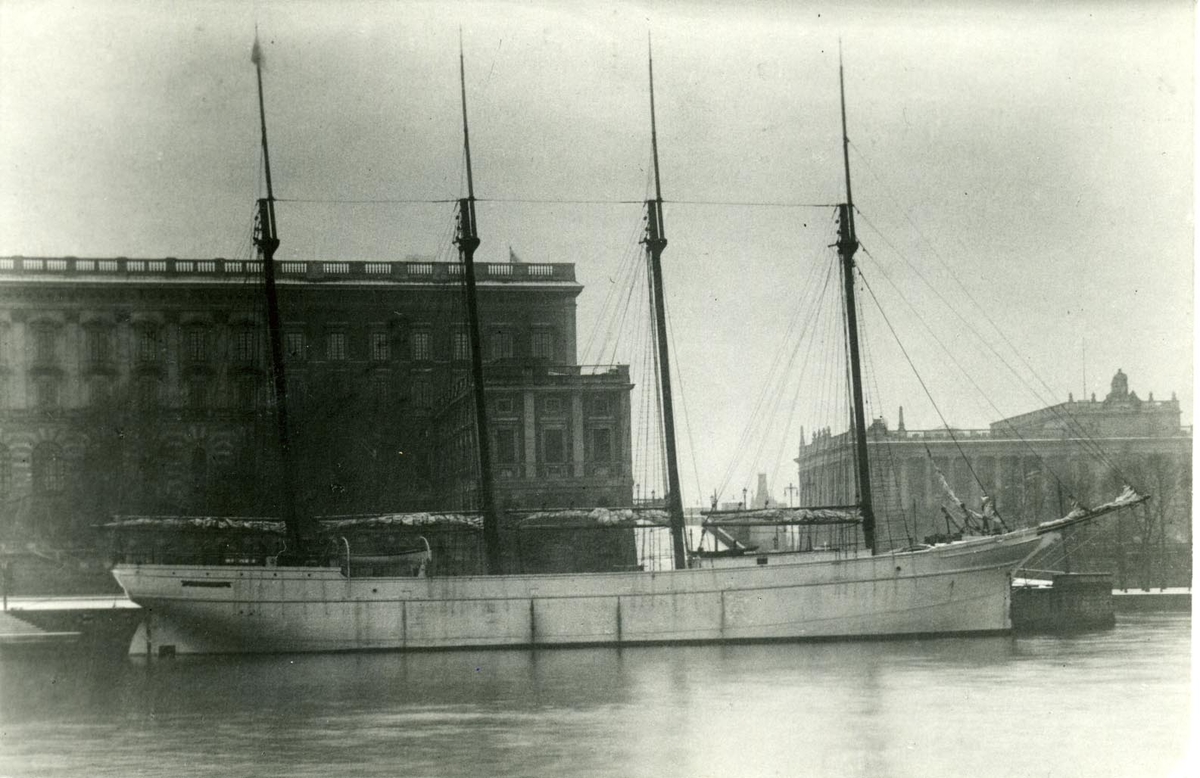 4 mastade skonertskeppet Polstjernan ägdes av Gustaf Erikson 1924-1925.