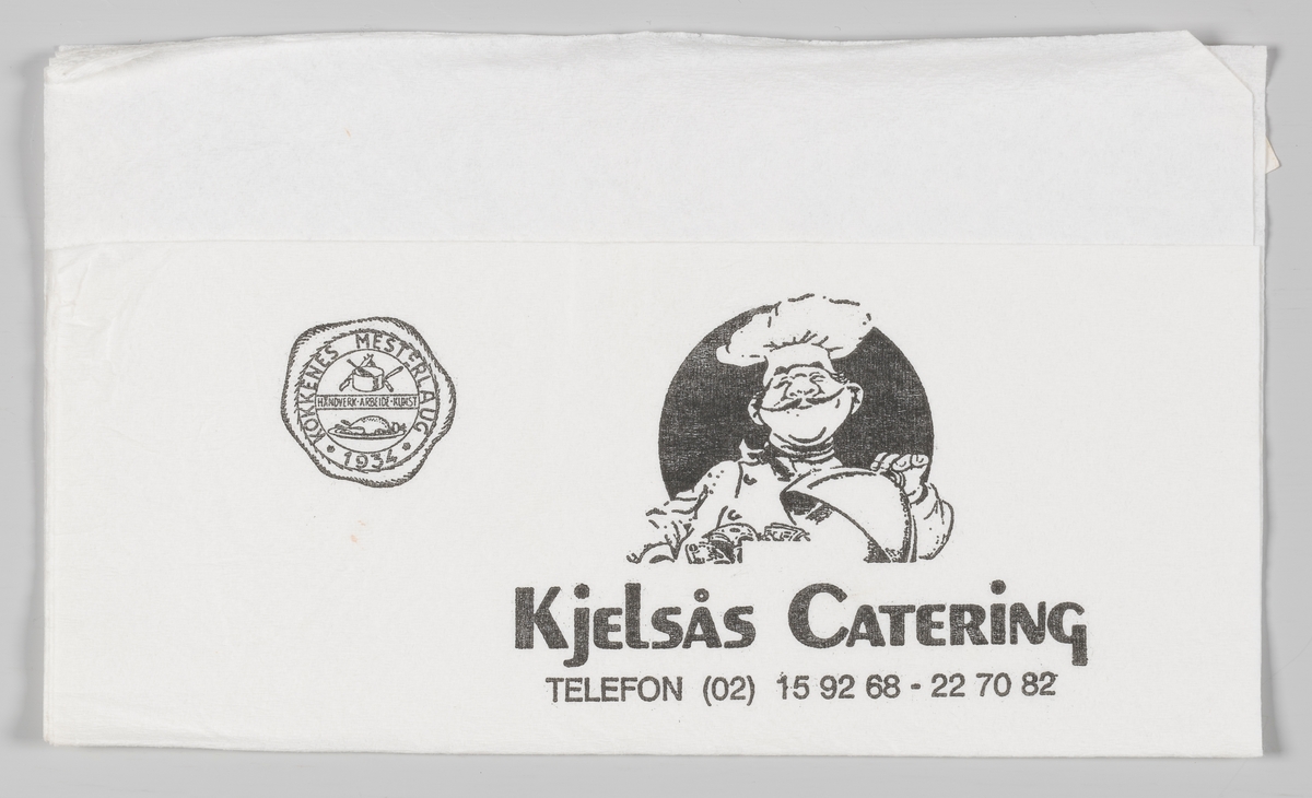 Et mestermerke og en kokke som løfter lokket på en varm rett og reklametekst for Kjelsås Catering og Cafè Turbinen og Norsk Teknisk museum.