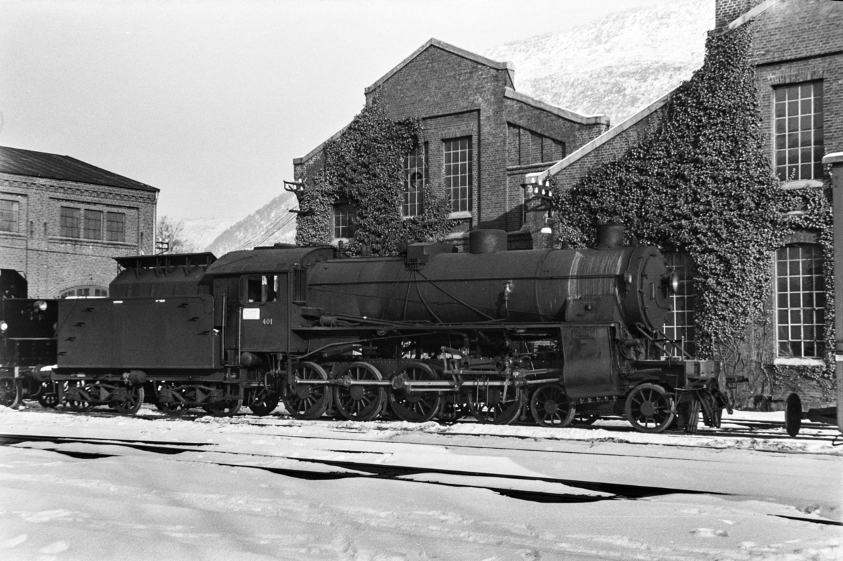 Damplokomotiv type 31b nr. 401 ved Kronstad verksted.