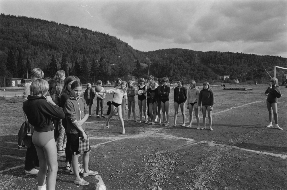 Mosjøen skole har idrettsdag på Kippermoen. Friidrett.