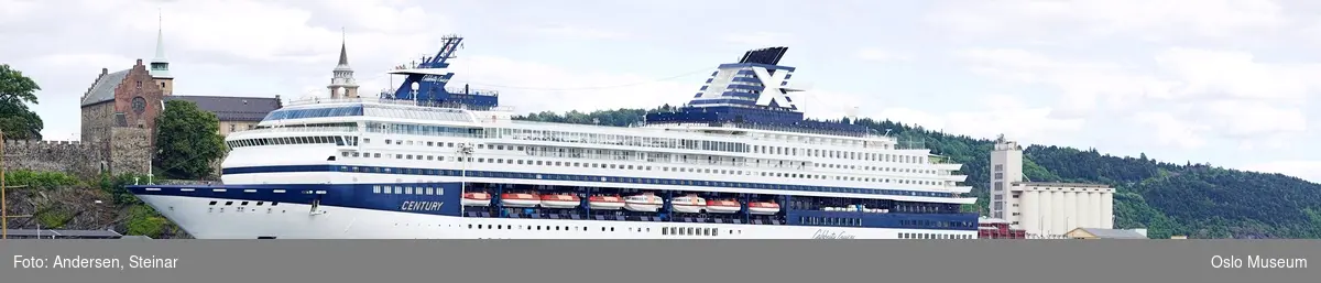 Panorama, utsikt, cruiseskip, seilskute, brygger, havn, fjord, Oslo øst, Oslo vest, Rådhuset, Akershus Festning
