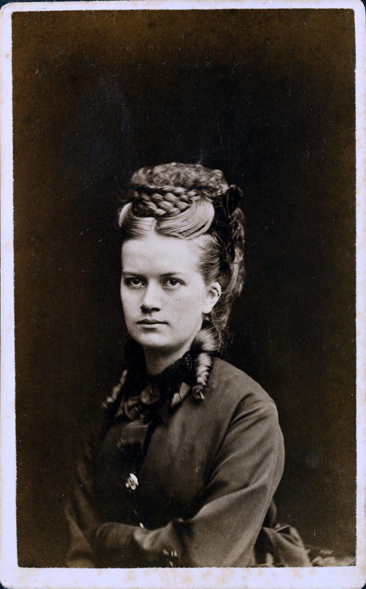Portrett av tante Marie Jacobsen født Eide.