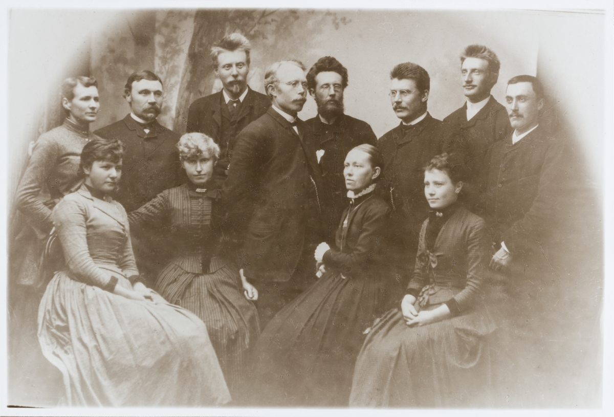 Gruppebilder - Middelskolens lærerpersonale 1885-87