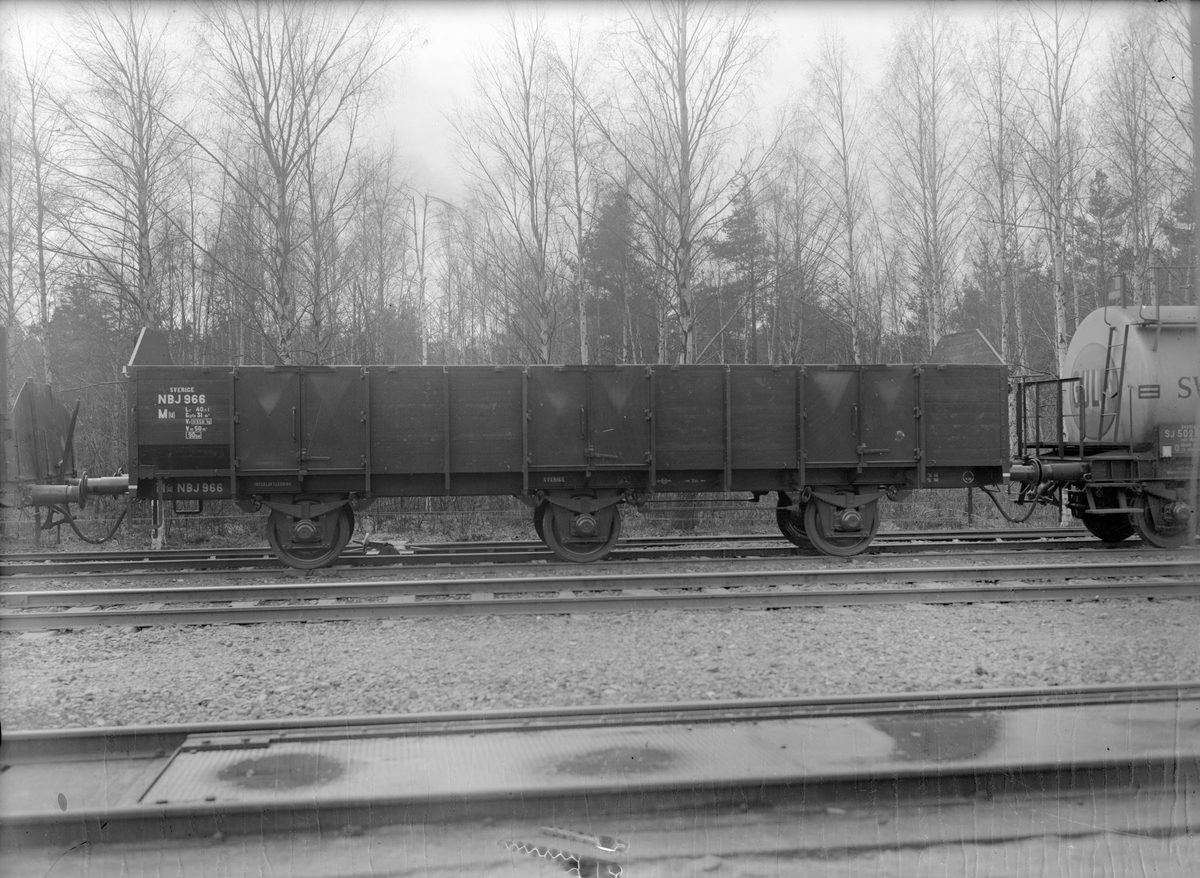 Nora Bergslags Järnväg, NBJ Mu 966. Treaxlig vagn för transport av i första hand järnskrot.