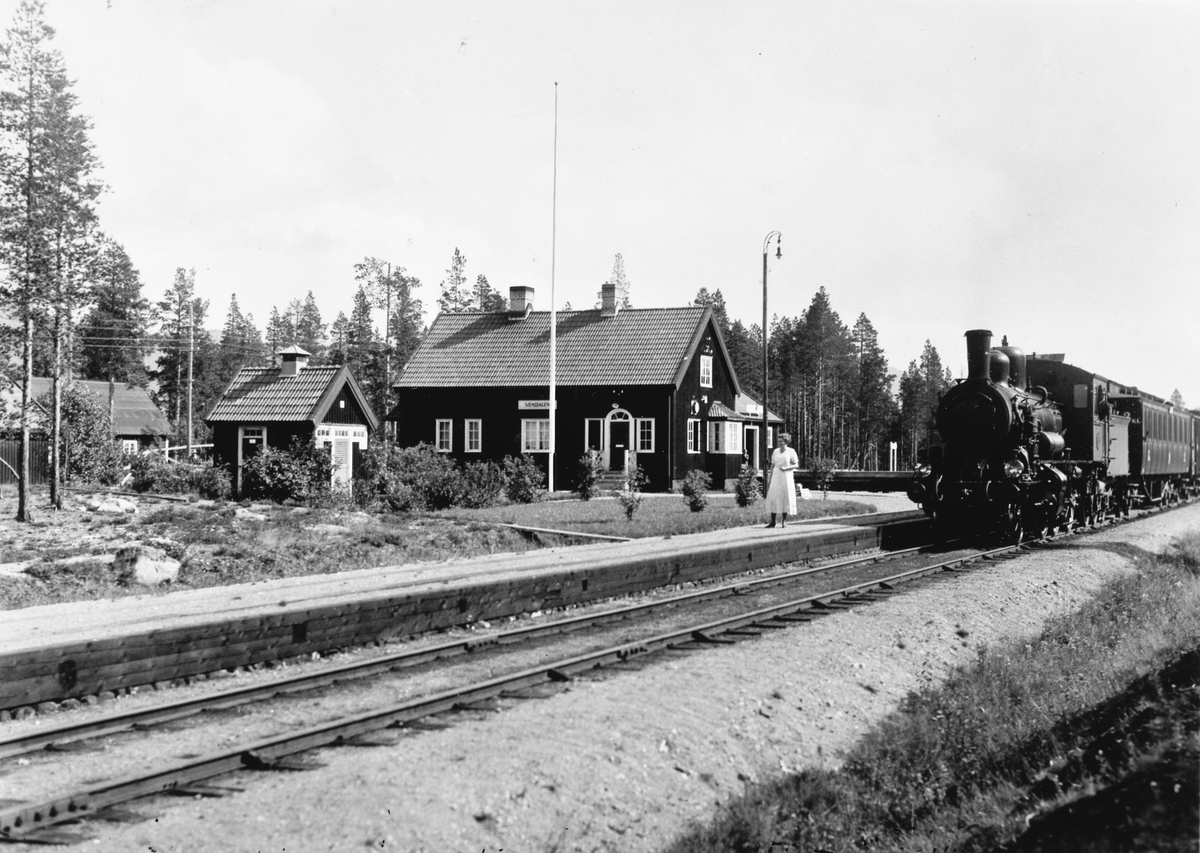 Lok L 795.Hållplatsen togs i bruk 1924