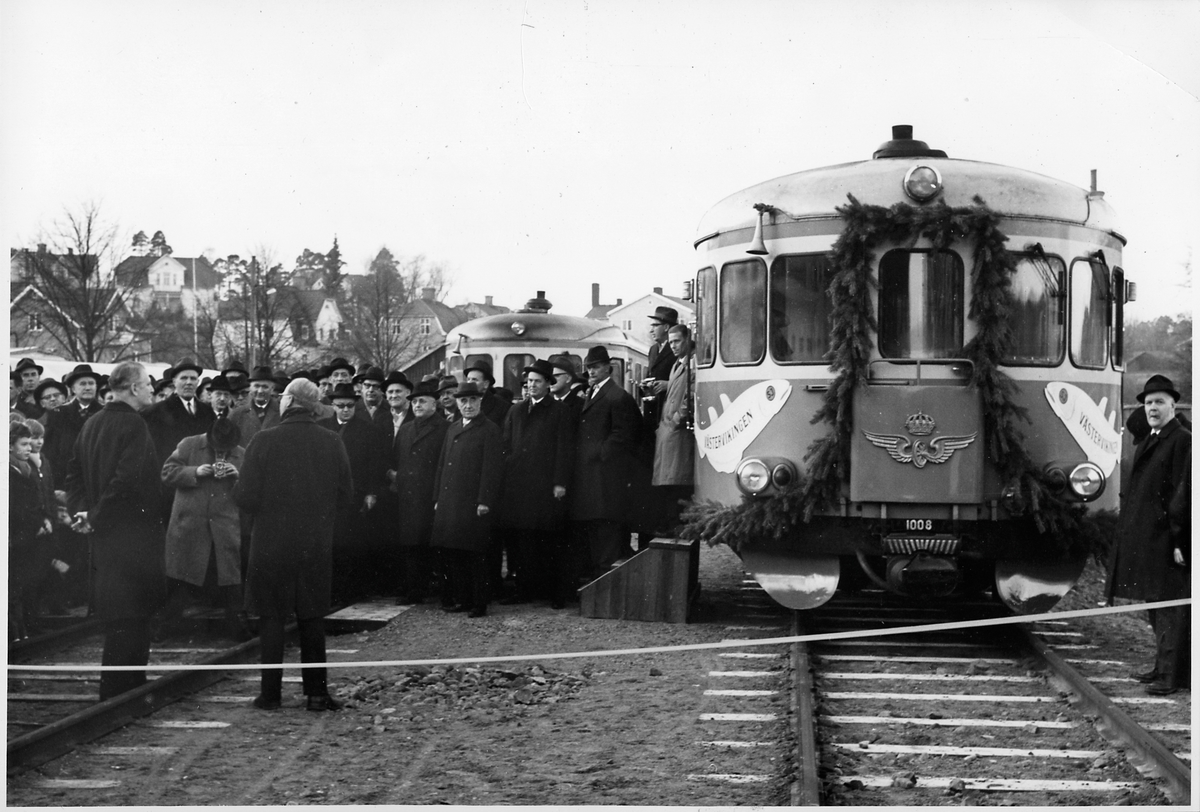 Statens Järnvägars Generaldirektör Erik Upmark på Invigningen av normalspår på linjen mellan Åtvidaberg och Västervik.
Statens Järnvägars, SJ YBo8 1008.