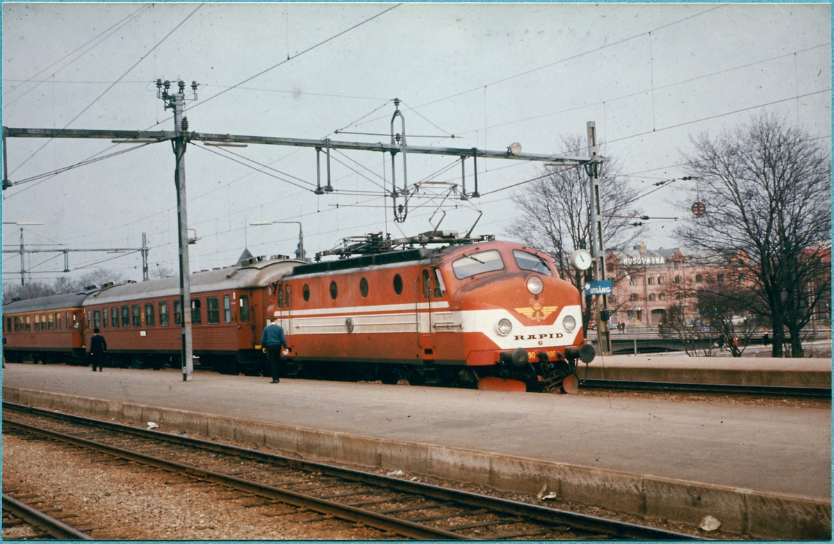 Statens Järnvägar, SJ Ra 890 "Rapid 6" vid Gävle centralstation.
