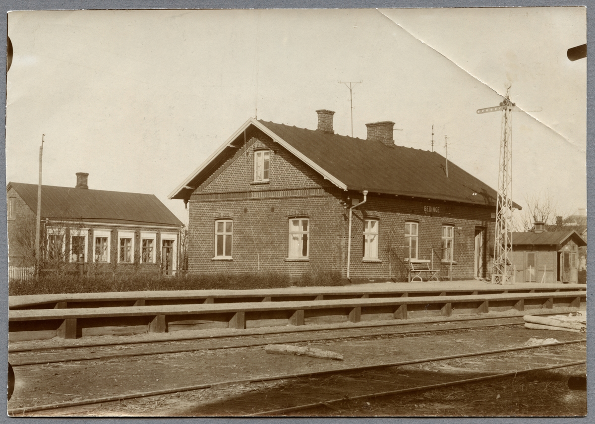 Stationen öppnad 1895 med envånings stationshus i tegel. Den upphörde 1963.