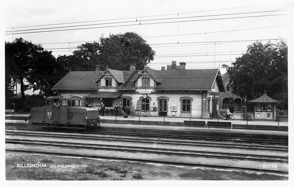 Namnet var till 1943 BILLESHOLMS GRUVA. Stationen byggd 1875 av 
LEJ ,Landskrona - Engelholms Järnvägar. Stationen anlagd 1876. Envånings stationshus i sten. 
LEJ ,Landskrona - Engelholms Järnvägar.
SJ Z4 55