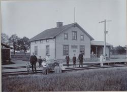 Öppnad 1897 av Örebro - Svartå Järnväg. Bispår till kvarn.