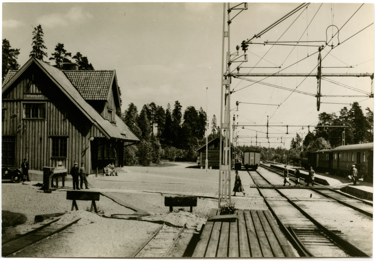 Persontåg Pt 832 Mjölby Stockholm C Gör Uppehåll På Stationen Tåget Dras Av Ett Statens 