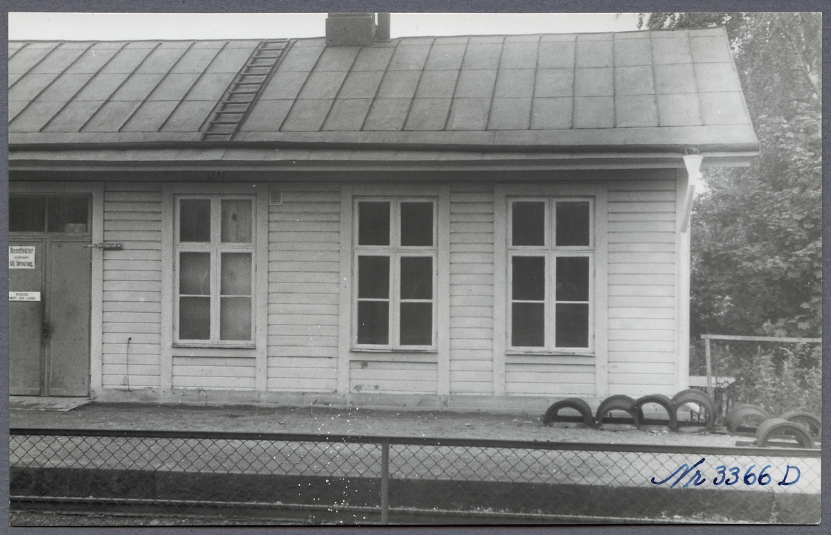 Godsmagasinet vid Bålsta station.