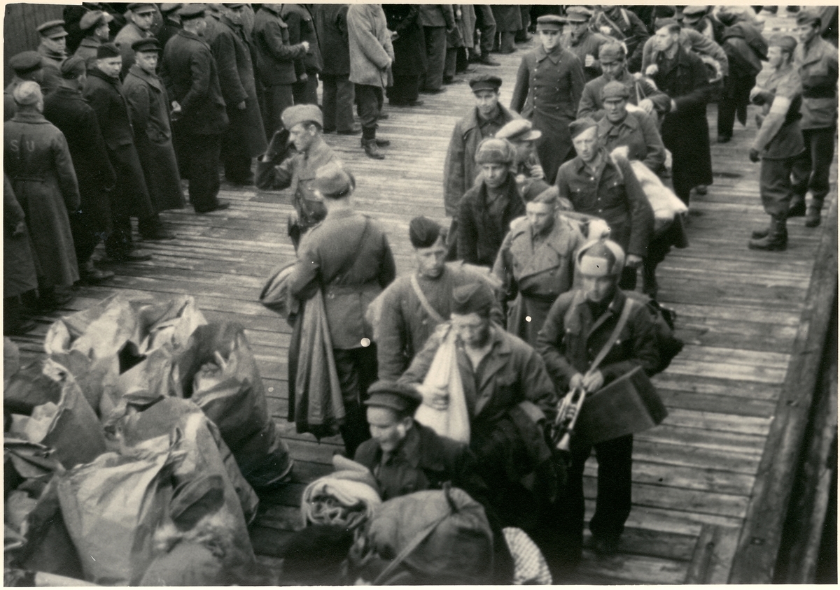 Första tåget med ryska krigsfångar på linjen mellan Narvik och Karlshäll vid andra världskrigets slut.