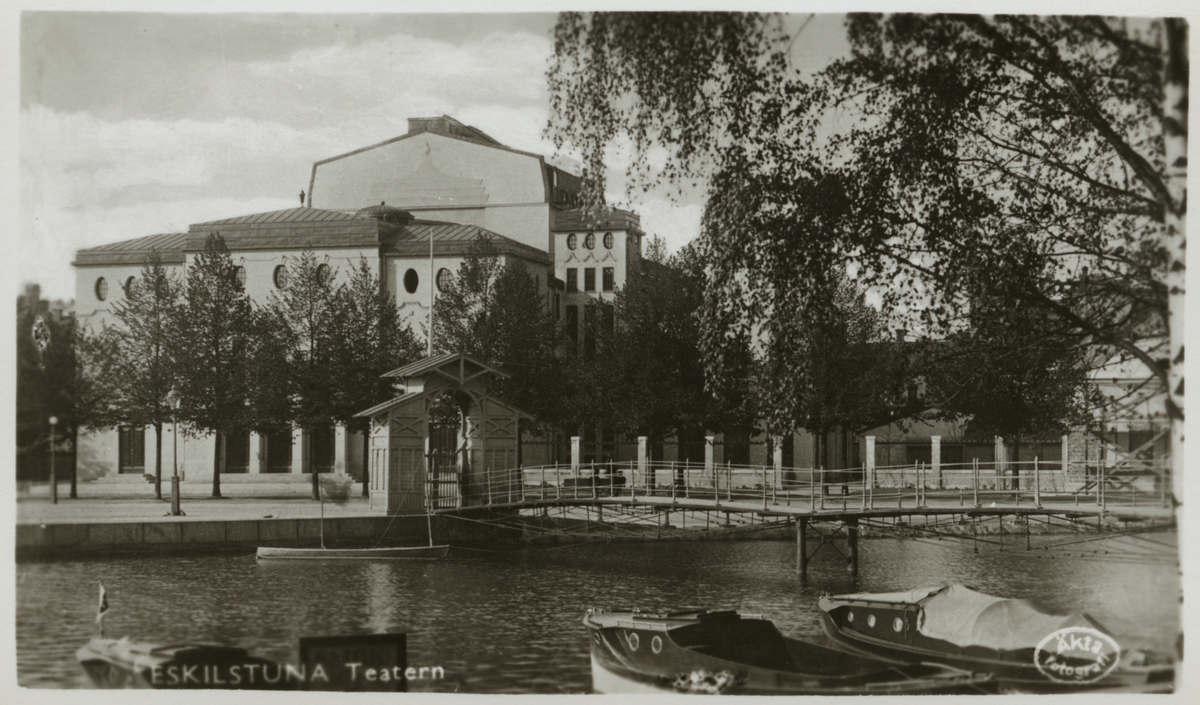Eskilstunateatern vid Eskilstuna ån.