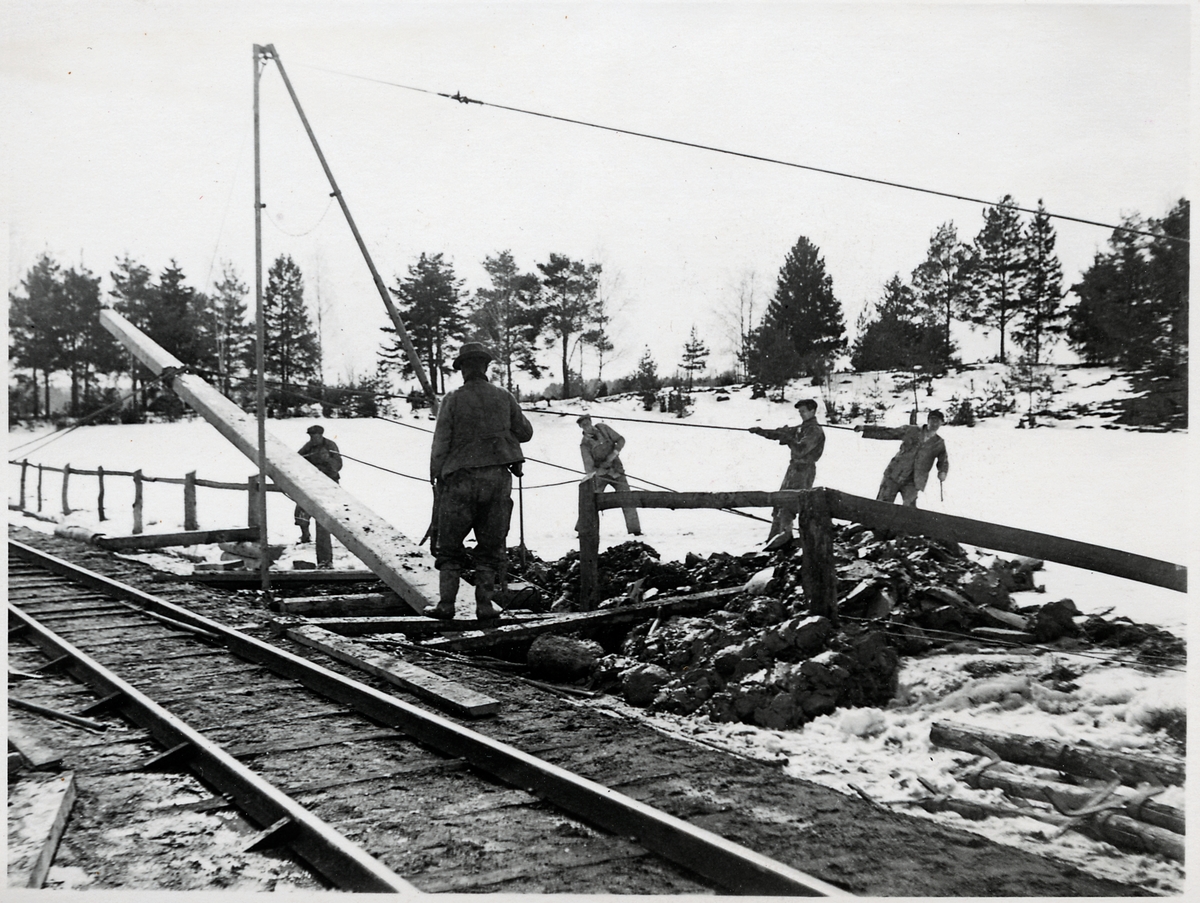 Elektrifieringsarbete på linjen mellan Vretstorp och Laxå.