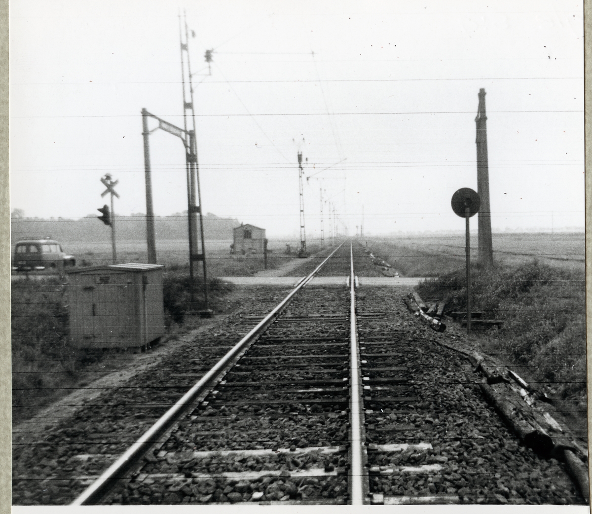 Järnvägsövergång vid Rögle södra på linjen mellan Rögle och Kattarp.
