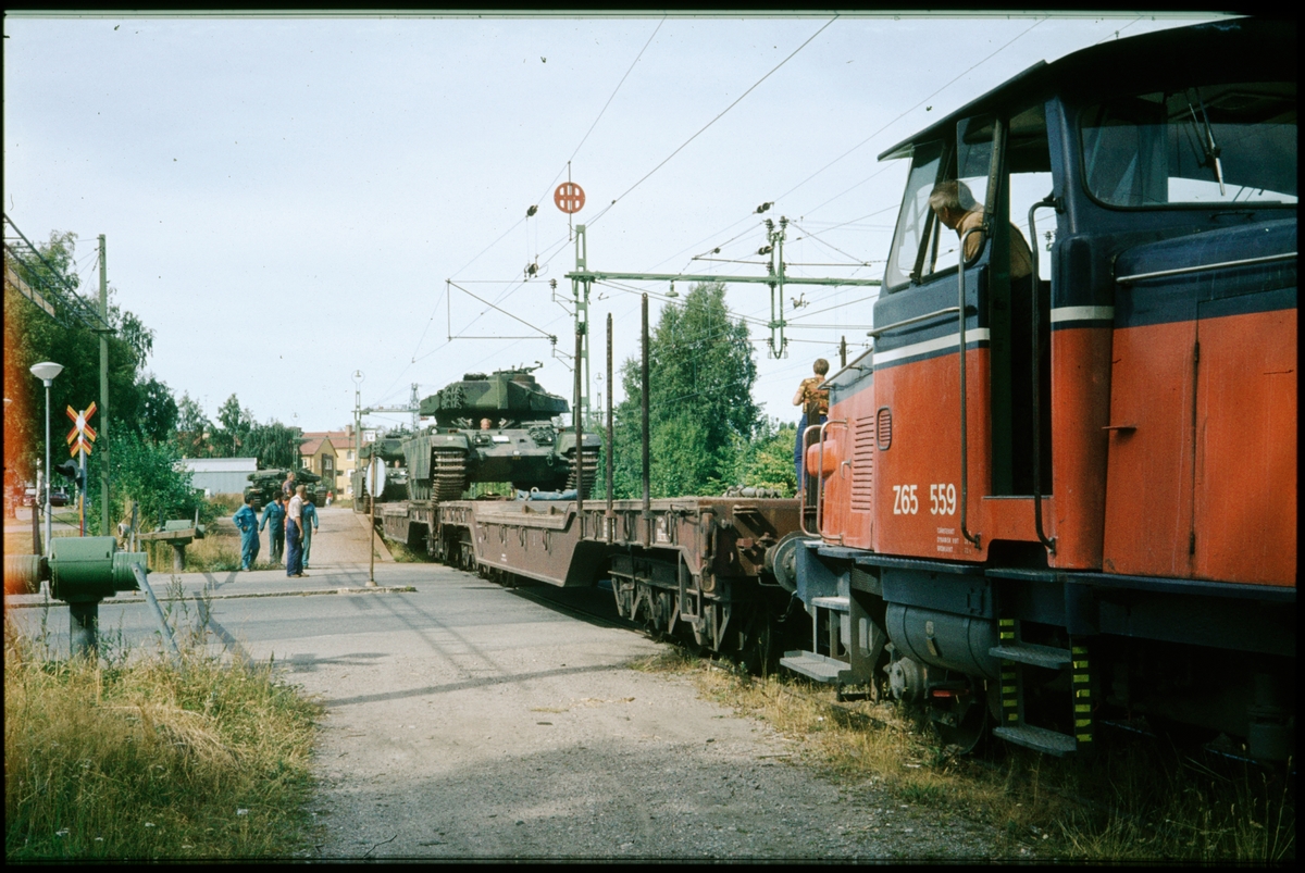 Lastning av stridsvagnar. Statens Järnvägar, SJ Z65 559.