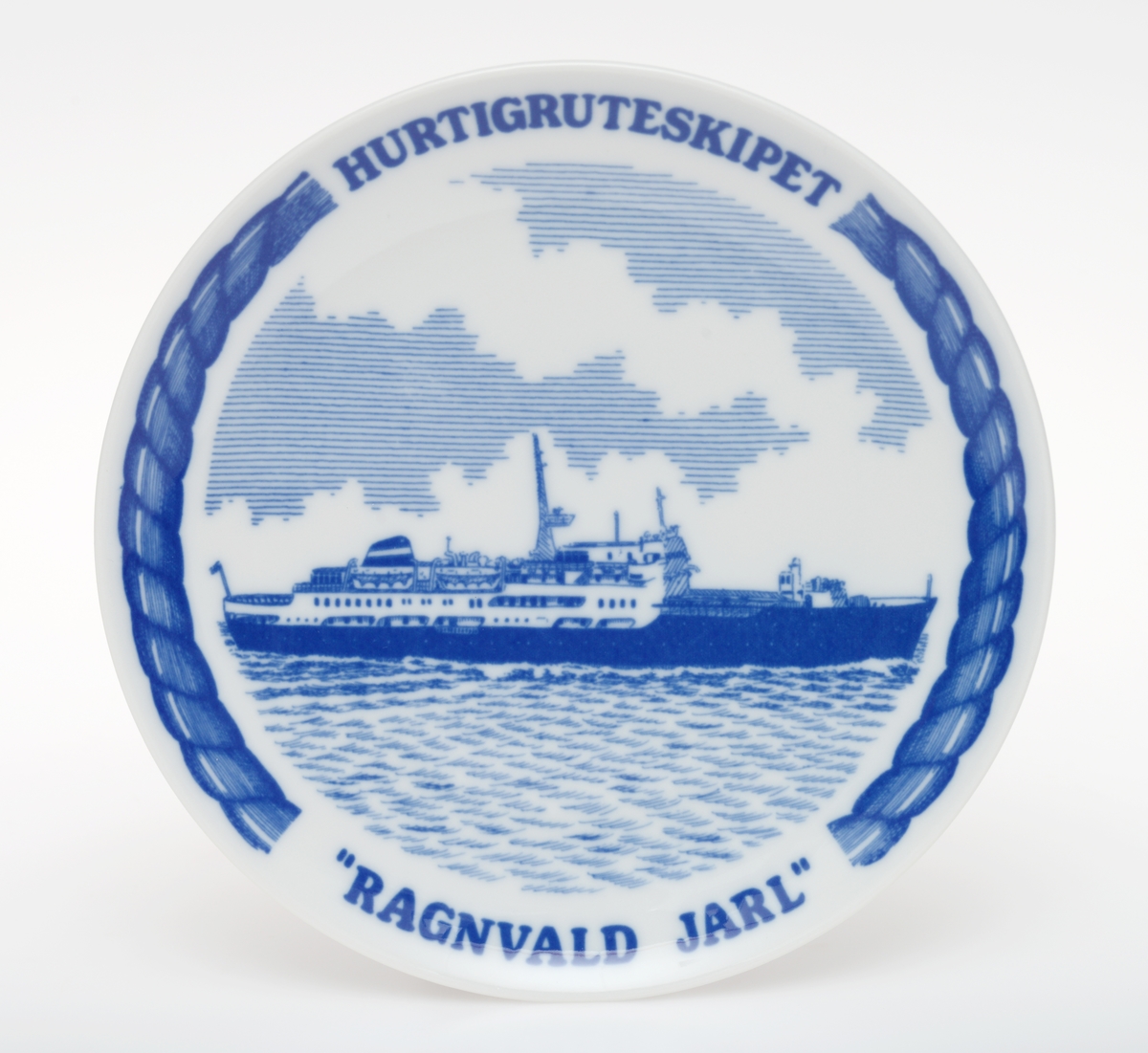 Motiv av Hurtigruten M/S RAGNVALD JARL.