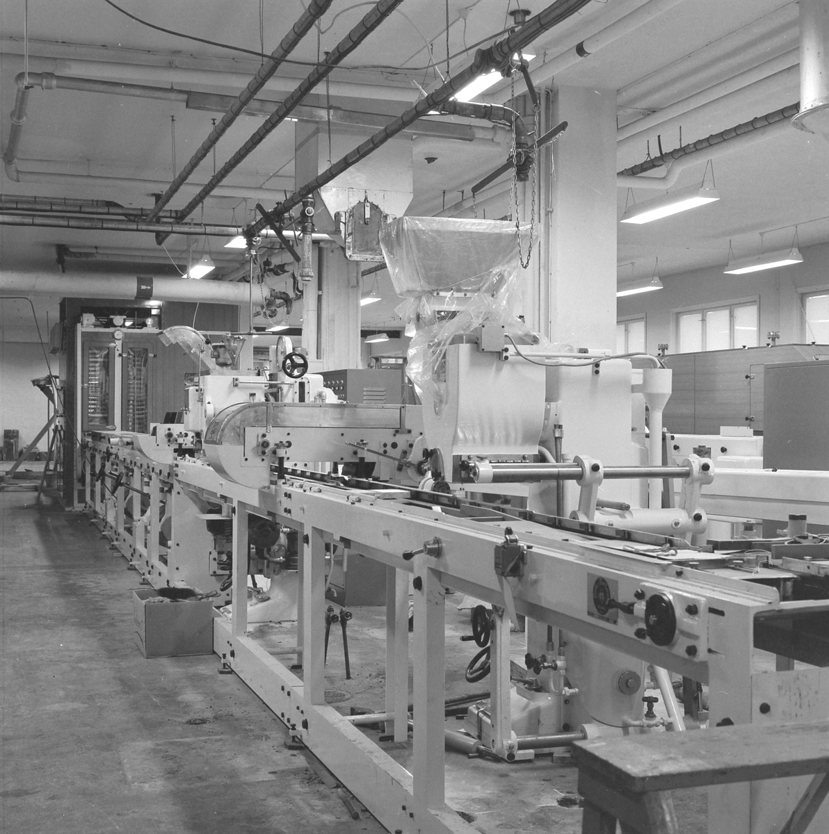Nidar Chokoladefabrik A/S. Montering av ny maskin