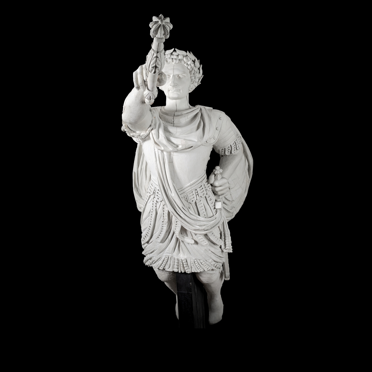 Galjonsbild tillhörande linjeskeppet Carl XIV Johan.
Lagerkransad mansfigur i romersk imperatorsrustning med marskalkstav i utsträckt höger hand och med vänster hand hållande i svärdfästet. Porträtt av Carl XVI Johan.
Konstnär: Emanuel Törnström (1798-1833) Möjligen kan den dock var påbörjad av hans far Johan Törnström.