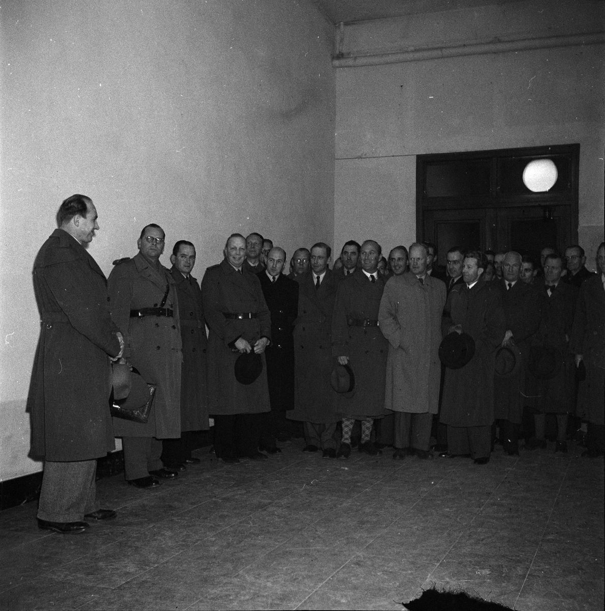 Befälselever på besök, kvarteret Ångkvarnen, Uppsala 1946