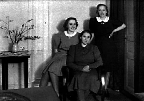 Agnes Nicklasson med sina döttrar Irene och Astrid, Rudskoga.