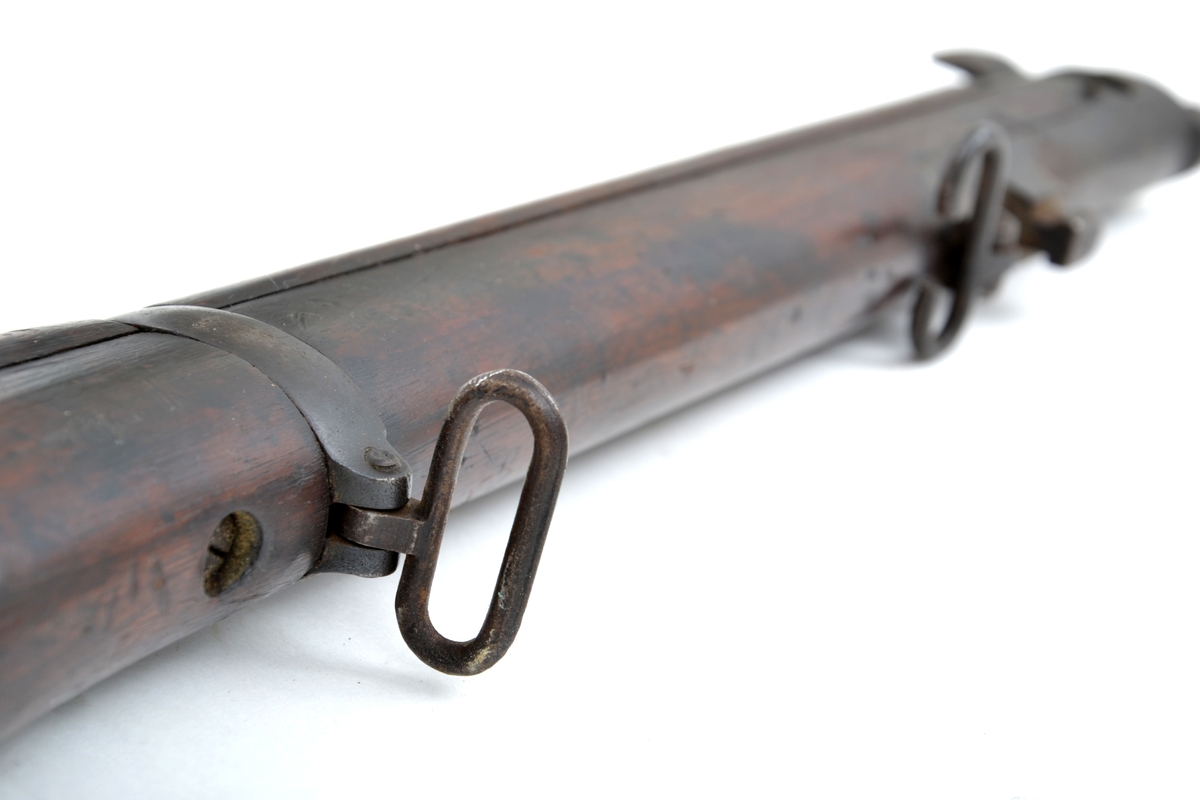 Repetergevær brukt av den britiske hæren (og samveldelandene). Kaliber .303 British. Våpenet er basert på boltmekanisme, og er utstyrt med løst magasin. Riflen, inkludert senere varianter, var i bruk i alle fall frem til 1960-tallet.