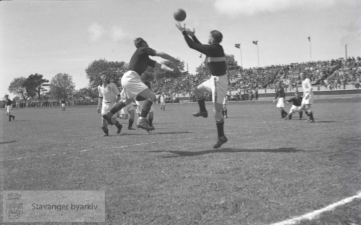 Fotballkamp SIF-Jarl og Stål-Stav august 1939 .Fotball.