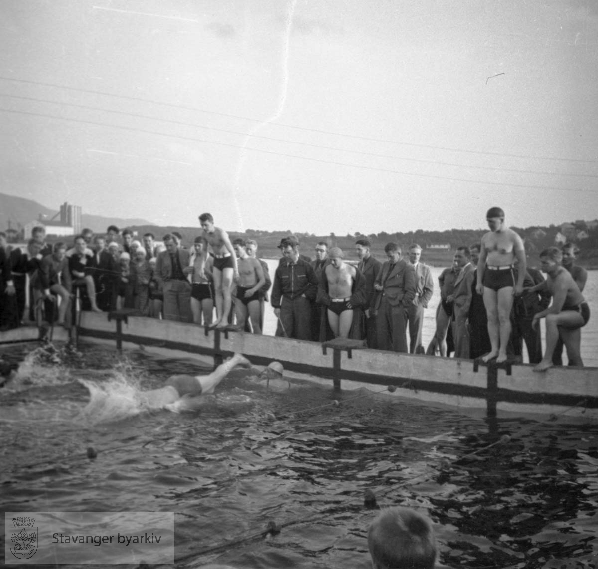 Familiesvømming eller firmasvømming (D.S.D.) i Strømvik bad .Strømvig bad / Strømvik bad