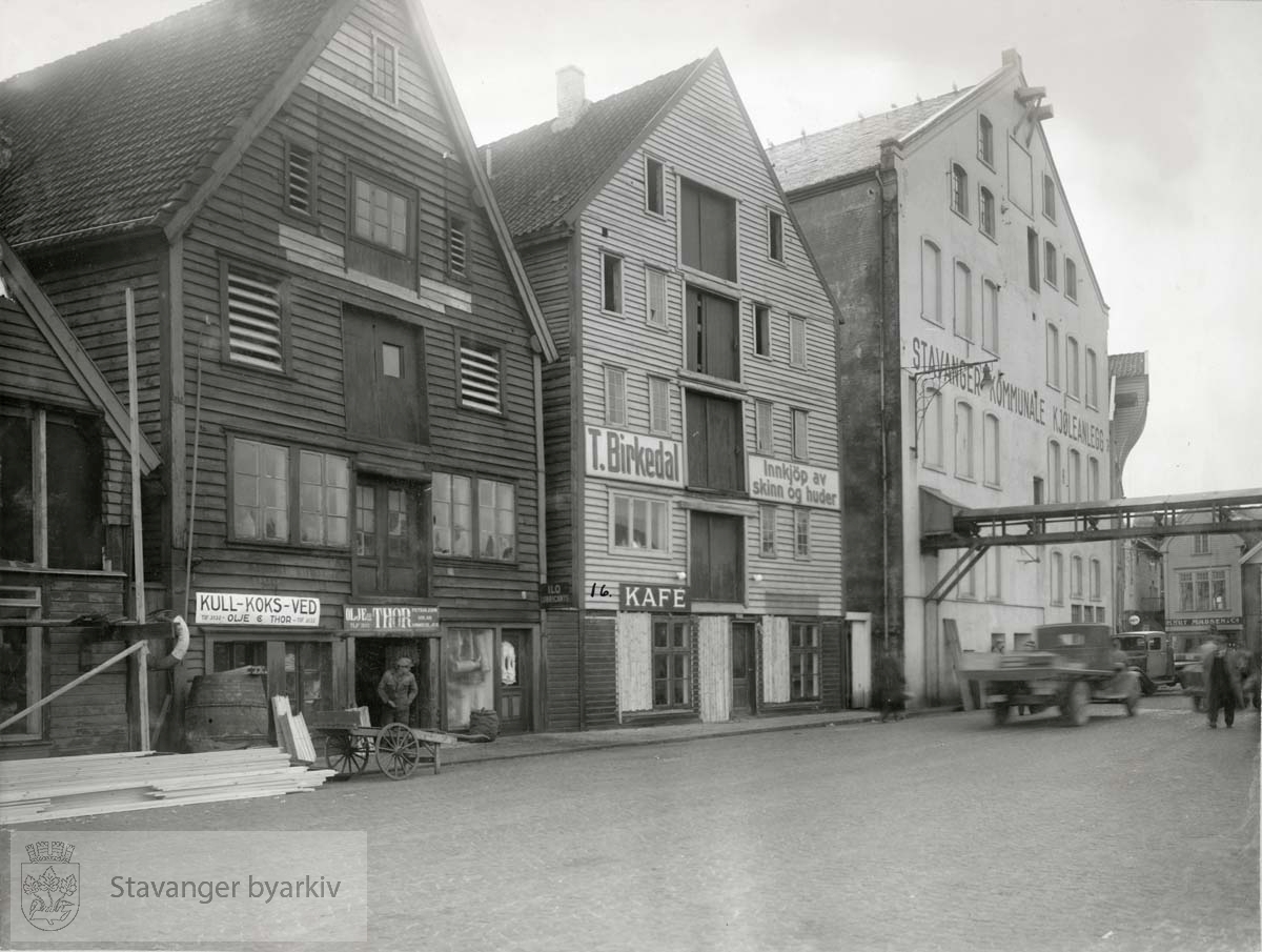 Jorenholmsgate 14 ble revet i slutten av oktober 1935 i anledning utvidelsen av kjøleanlegget.