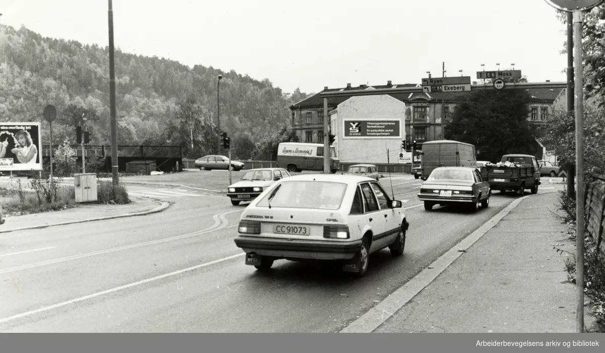 Gamlebyen. Krysset St. Hallvards gate / Dyvekesvei. Oktober 1982