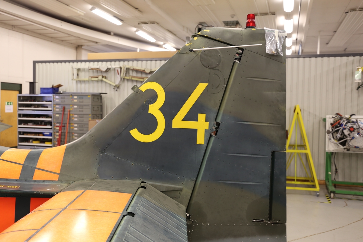 Skolflygplan SK 61A
Beagle B 125 Bulldog

Flygplanet är målat grönt med ljusblå undersida.
Märkning: Under nosspetsen kodsiffra 34; på bakkroppen kronmärke och flottiljnummer 5; på fenan kodsiffra 34.