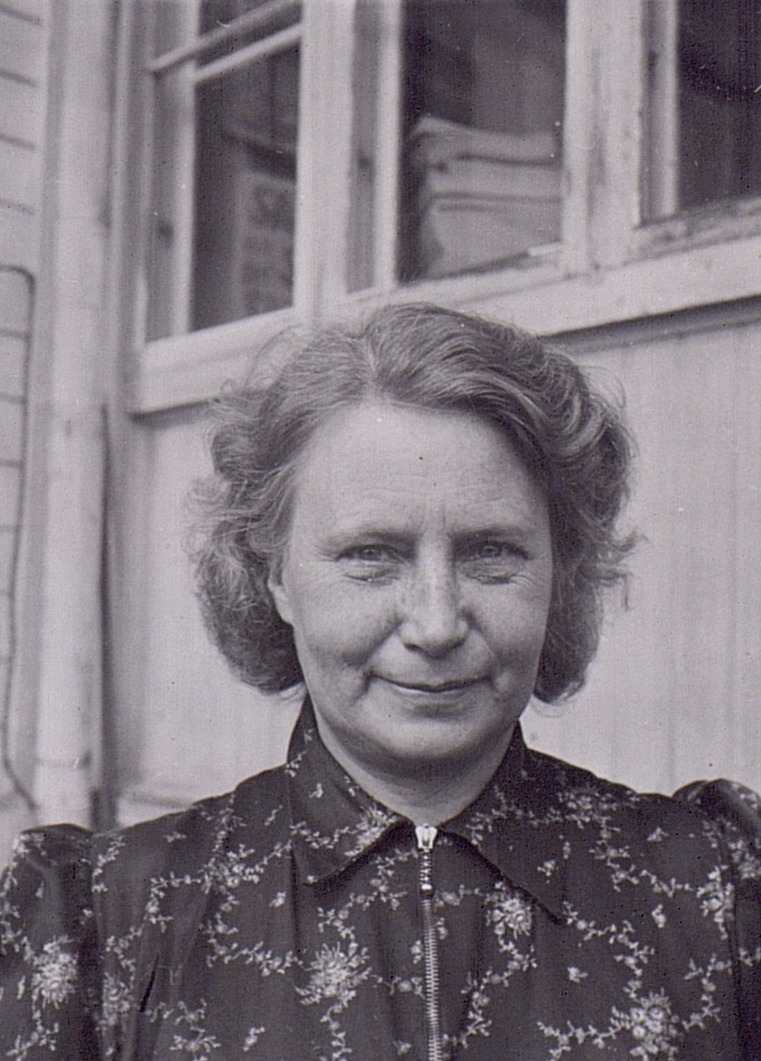 Rotebro Telefonstation. År 1945. Växelföreståndare Alice Törner.