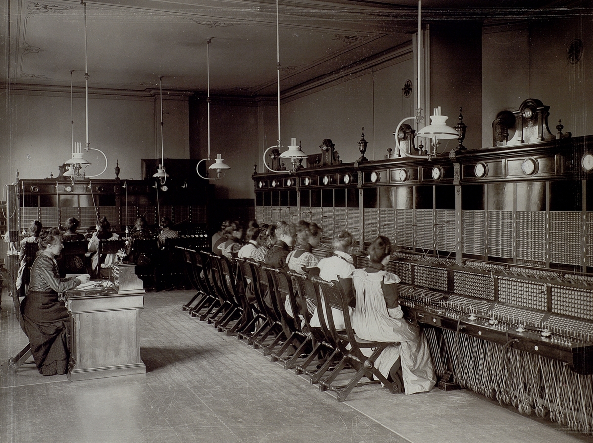 Trondhjem, Norge, 1899. LME. Telefonstation. Interiör.