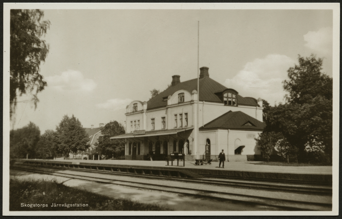 Skogstorp station.