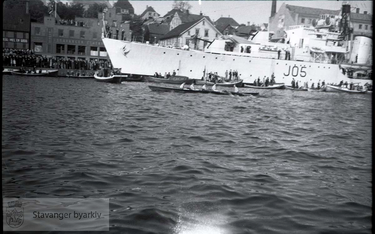 Marinefartøy liggende til Strandkaien. .17. mai