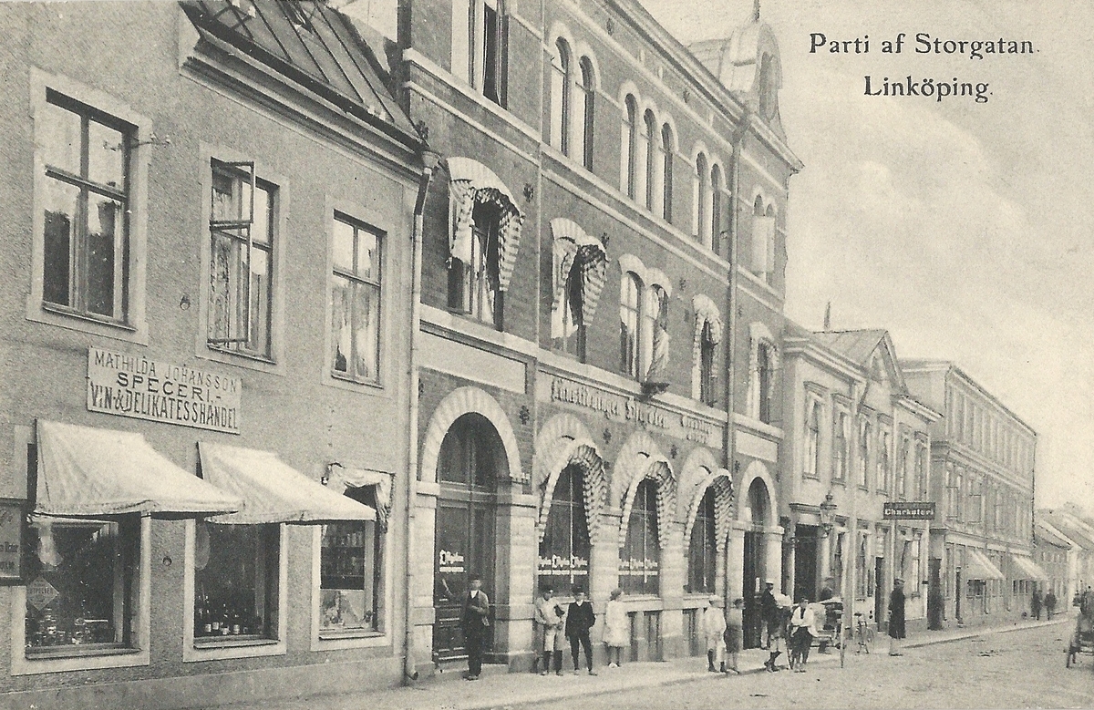 Vykort från parti av Storgatan i Linköping .
gatuvy, Storgatan,Östgöten, Länstidningen Östgöten,
Poststämplat 19 juni 1906
C: N:s LJ. Stockholm