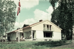 Serie på sju bilder av en villa i Askim. Stedets eiere var P