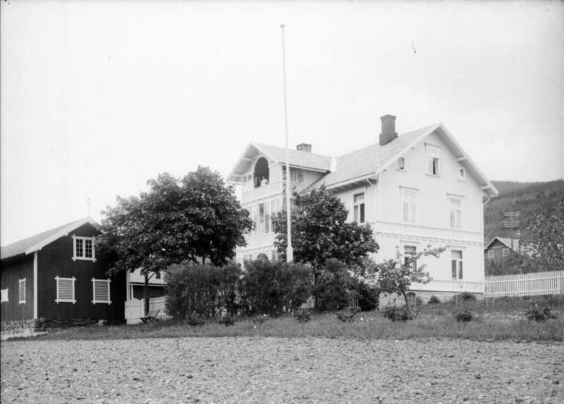 Ludvig Olsens eiendom Skarpsno på Fåberg - landhandel i 1. etasje