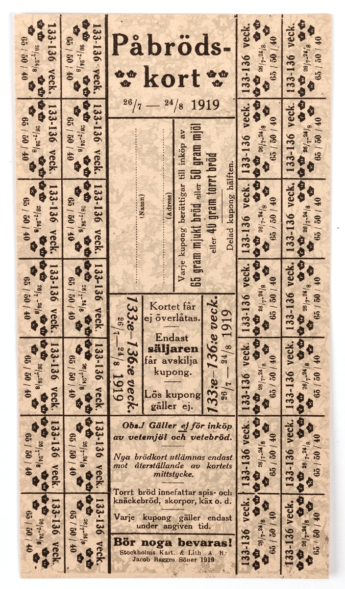 6 stycken påbrödskort. Gult papper med tryckt mönster i grågrönt föreställande järnekblad och -bär. Tryckt text i svart. Avsedd att användas 26/7-24/8 1919.
På baksidan text "C A Rydin".