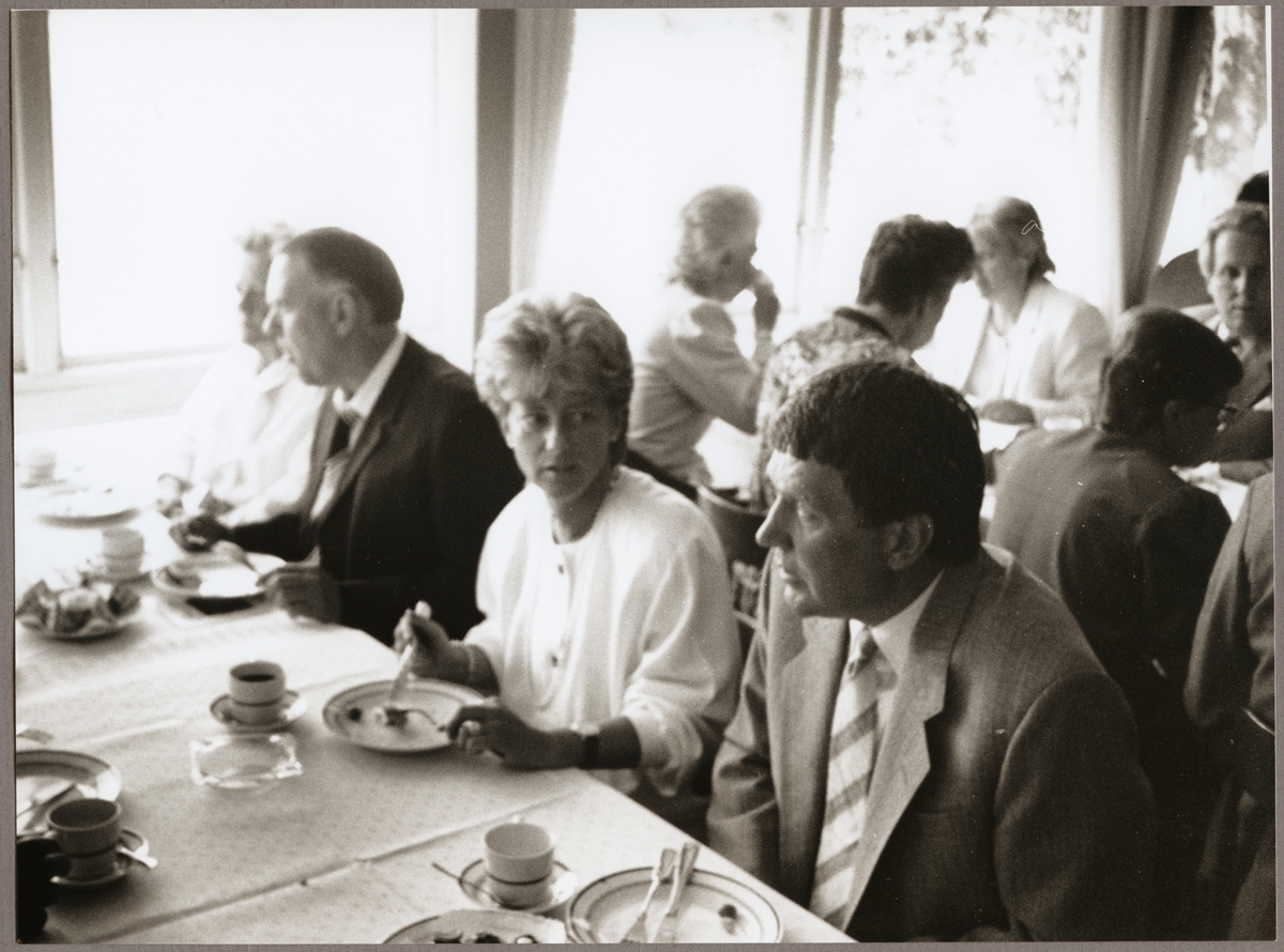 På Trafikaktiebolaget Grängesberg - Oxelösunds Järnvägar, TGOJ-dagen bjöds sällskapet på kaffe i Julita värdshus den 2 juni 1989.