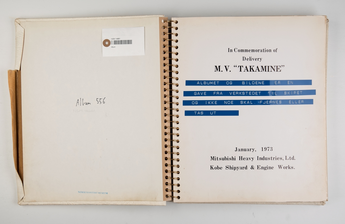 Album med fotografier av skipsdåpen og navneseremonien til motorskipet 'Takamine'