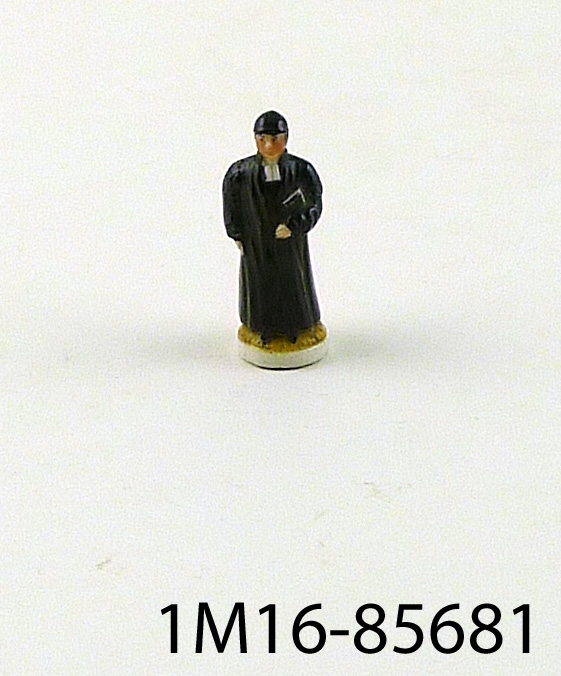 Leksak eller figurin föreställande präst.